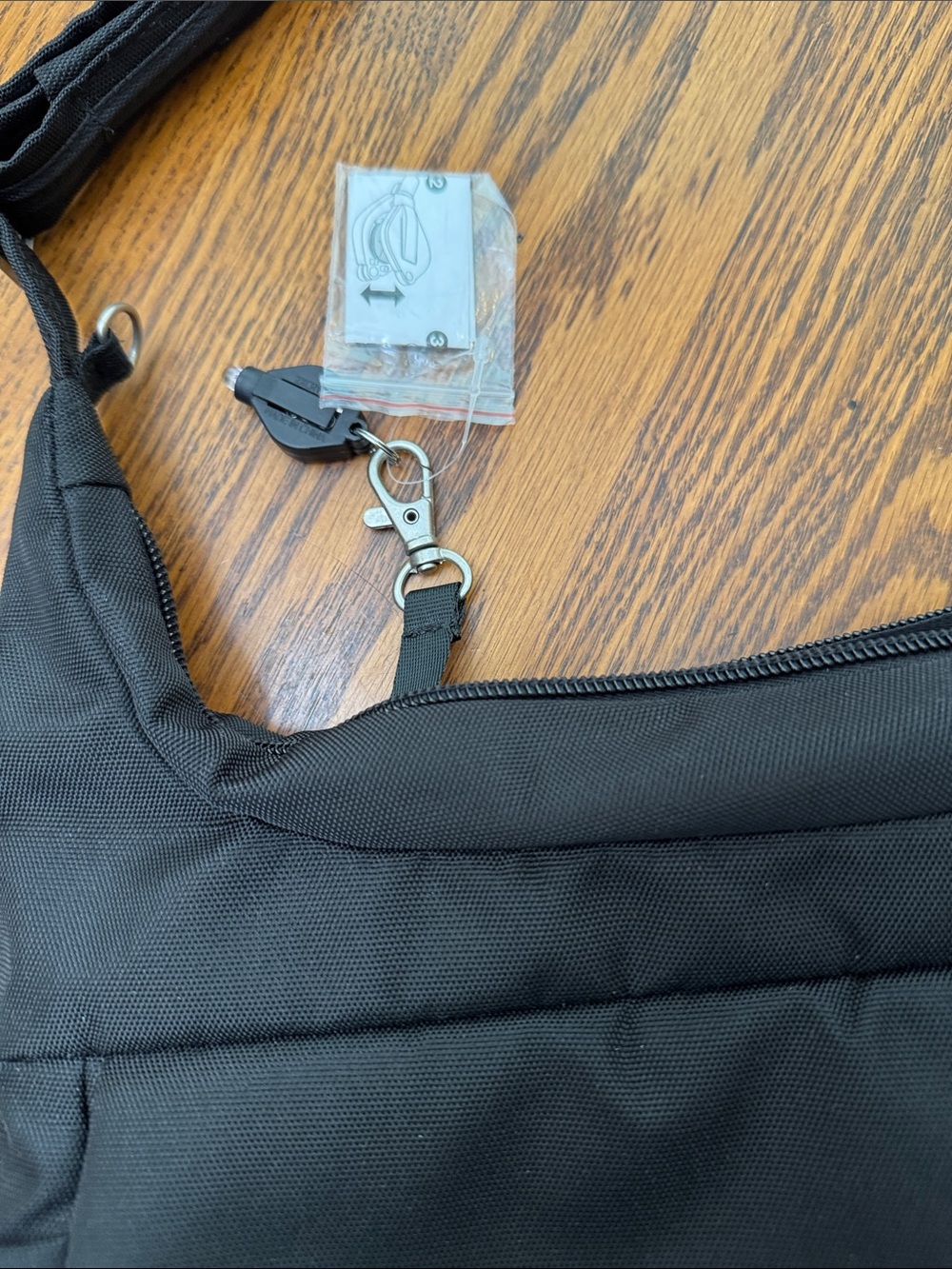 Travelon Anti-Theft Classic Messenger Bag - Black - Picture 7 of 9